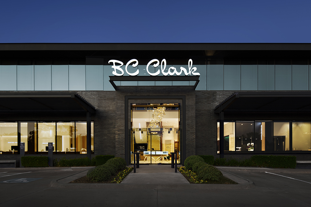 Elevating High-End Retail Lighting with Bi-directional Powerline™ Pendant Technology